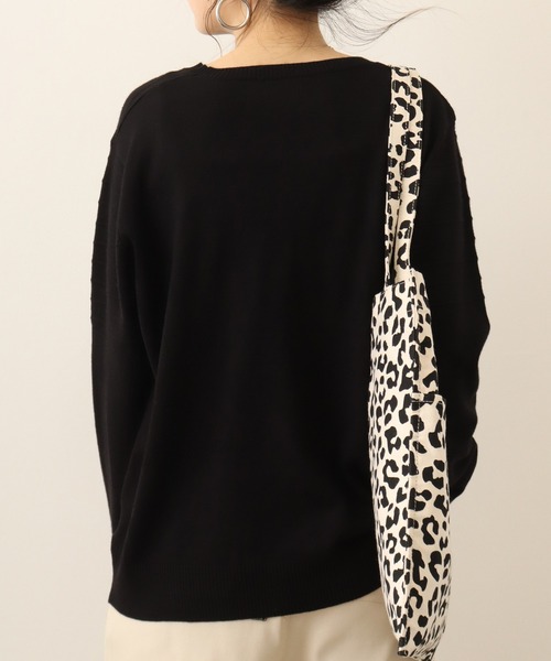 Chiaro（キアロ）の「chiaro プルオーバーニット（ニット/セーター・レディース・マスタード/ロイヤルブルー/オフホワイト/グレー/エメラルド/ブラック/レッド・40）」の16枚目の写真