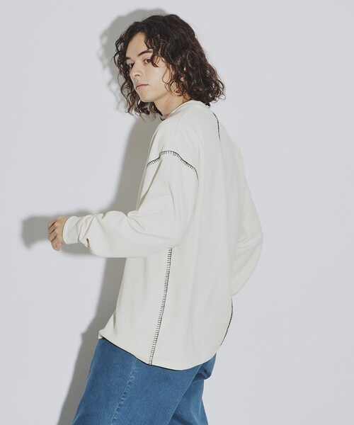 tk.TAKEO KIKUCHI(ティーケータケオキクチ)の「◆ブランケットステッチカットソー(Tシャツ/カットソー・メンズ・オフホワイト/ブラック/ダークグリーン・03/02/04)」の2枚目の写真