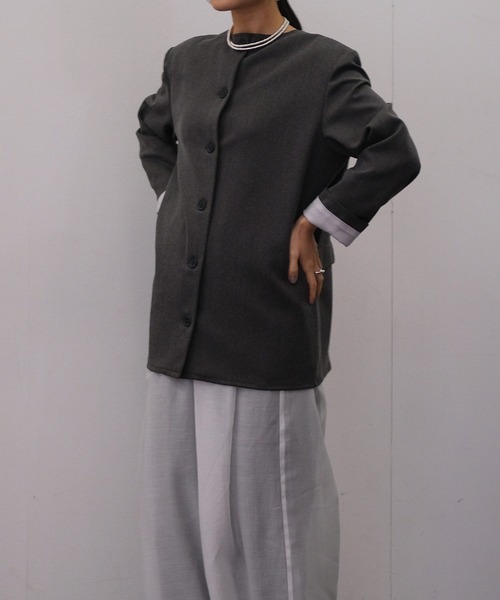 AKTE（アクテ）の「ショルダーパッド2WAYシャツ（シャツ/ブラウス・レディース・チャコールグレー/ダークグリーン・2/1）」の19枚目の写真