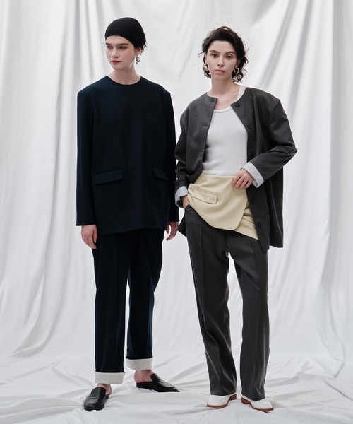 AKTE（アクテ）の「ショルダーパッド2WAYシャツ（シャツ/ブラウス・レディース・チャコールグレー/ダークグリーン・2/1）」の15枚目の写真