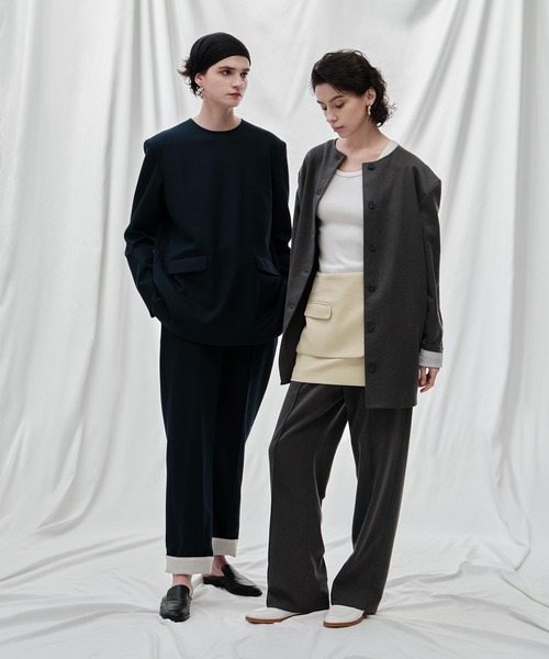 AKTE（アクテ）の「ショルダーパッド2WAYシャツ（シャツ/ブラウス・レディース・チャコールグレー/ダークグリーン・2/1）」の16枚目の写真