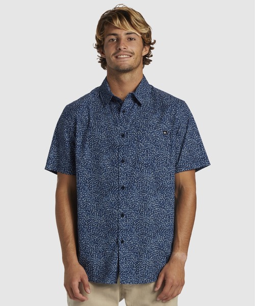Quiksilver（クイックシルバー）の「APERO ORGANIC CLASSI/クイックシルバー半袖総柄シャツ（シャツ/ブラウス・メンズ・オレンジ/ブラウン/ブルー/ブルー系その他/ブルー系その他2/イエロー・MEDIUM/X-LARGE/LARGE/SMALL）」の4枚目の写真