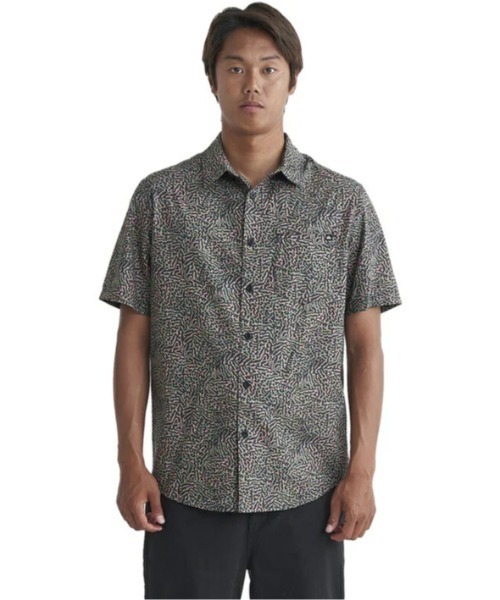 Quiksilver（クイックシルバー）の「APERO ORGANIC CLASSI/クイックシルバー半袖総柄シャツ（シャツ/ブラウス・メンズ・オレンジ/ブラウン/ブルー/ブルー系その他/ブルー系その他2/イエロー・MEDIUM/X-LARGE/LARGE/SMALL）」の2枚目の写真