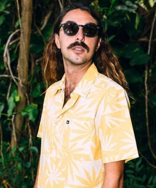 Quiksilver（クイックシルバー）の「APERO ORGANIC CLASSI/クイックシルバー半袖総柄シャツ（シャツ/ブラウス・メンズ・オレンジ/ブラウン/ブルー/ブルー系その他/ブルー系その他2/イエロー・MEDIUM/X-LARGE/LARGE/SMALL）」の6枚目の写真