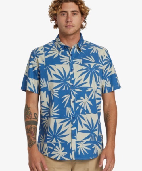 Quiksilver（クイックシルバー）の「APERO ORGANIC CLASSI/クイックシルバー半袖総柄シャツ（シャツ/ブラウス・メンズ・オレンジ/ブラウン/ブルー/ブルー系その他/ブルー系その他2/イエロー・MEDIUM/X-LARGE/LARGE/SMALL）」の5枚目の写真