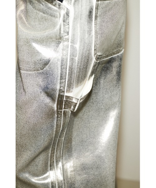 THROW by SLY(スローバイスライ)の「THROW SHINY L/W SUPPLE WORK PT-E シャイニー ローウエスト サプル ワークパンツ イー(デニムパンツ・レディース・シルバー・1/0)」の2枚目の写真