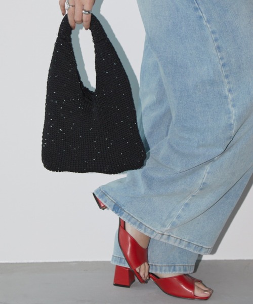 Aunt Marie's（アントマリーズ）の「スパンコールミニニットバッグ（ハンドバッグ・レディース・ブラック/ホワイト/ブルー・FREE）」の2枚目の写真