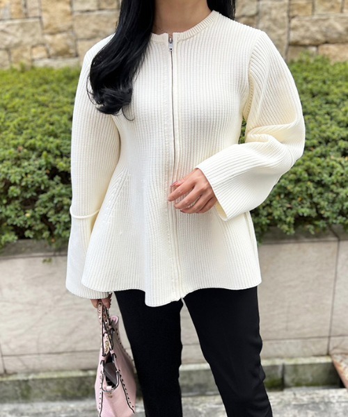 MODE ROBE（モードローブ）の「ペプラムニットブルゾン（ブルゾン・レディース・アイボリー/ブラック・FREE）」の2枚目の写真