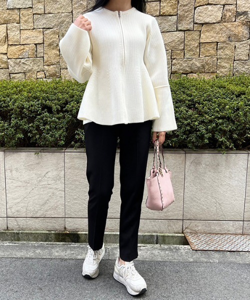 MODE ROBE（モードローブ）の「ペプラムニットブルゾン（ブルゾン・レディース・アイボリー/ブラック・FREE）」の4枚目の写真