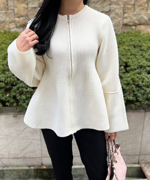 MODE ROBE（モードローブ）の「ペプラムニットブルゾン（ブルゾン・レディース・アイボリー/ブラック・FREE）」の5枚目の写真
