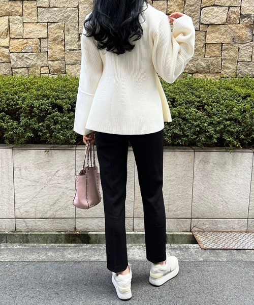 MODE ROBE（モードローブ）の「ペプラムニットブルゾン（ブルゾン・レディース・アイボリー/ブラック・FREE）」の6枚目の写真