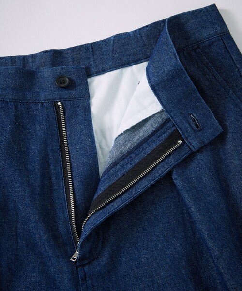 Firsthand（ファーストハンド）の「Firsthand/ファーストハンド オゾン加工デニムスラックス / タックテーパードデニムスラックス（デニムパンツ・メンズ・ブルー・L/M）」の6枚目の写真