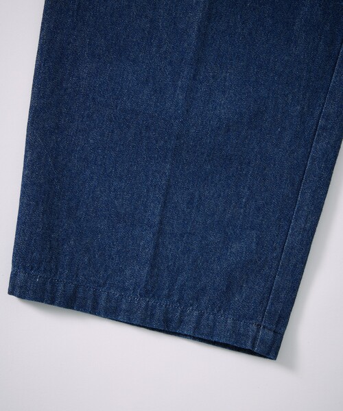 Firsthand（ファーストハンド）の「Firsthand/ファーストハンド オゾン加工デニムスラックス / タックテーパードデニムスラックス（デニムパンツ・メンズ・ブルー・L/M）」の8枚目の写真