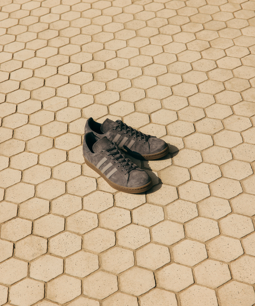 adidas Originals（アディダスオリジナルス）の「【adidas Originals/アディダス オリジナルス】Exclusive CAMPUS 80s（スニーカー・メンズ・チャコールグレー・25.5cm/26cm/26.5cm/27cm/27.5cm/28cm/28.5cm/29cm/30cm）」の5枚目の写真