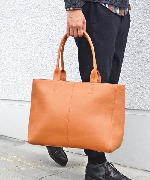 SHIPS（シップス）の「SC: カウレザー トートバッグ（トートバッグ・メンズ・ブラック系その他/ブラック/ブラウン/カーキ/ネイビー/グリーン/オレンジ/グレー/キャメル/ベージュ/ダークブルー/ダークグレー・ONE SIZE）」の12枚目の写真