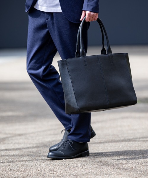 SHIPS（シップス）の「SC: カウレザー トートバッグ（トートバッグ・メンズ・ブラック系その他/ブラック/ブラウン/カーキ/ネイビー/グリーン/オレンジ/グレー/キャメル/ベージュ/ダークブルー/ダークグレー・ONE SIZE）」の3枚目の写真