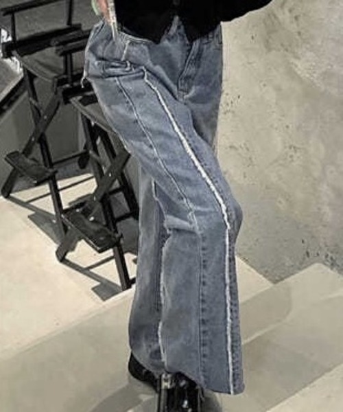 United store(ユナイテッドストア)の「サイドフリンジデニム(デニムパンツ・レディース・ライトブルー・M/S)」の11枚目の写真