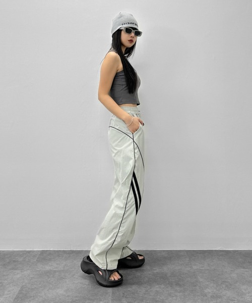 LVEU.(ラブユ.)の「【LVEU.】スターモチーフタンクトップ / トップス カットソー タンクトップ パット カップ チェーン クロップド ショート ワンポイント 星 スター コンパクト ブラック アイボリー グレー(タンクトップ・レディース・ホワイト/ブラック/グレー・FREE)」の8枚目の写真