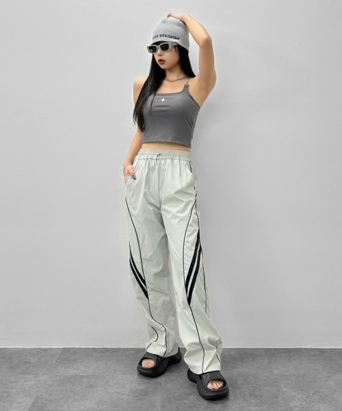 LVEU.(ラブユ.)の「【LVEU.】スターモチーフタンクトップ / トップス カットソー タンクトップ パット カップ チェーン クロップド ショート ワンポイント 星 スター コンパクト ブラック アイボリー グレー(タンクトップ・レディース・ホワイト/ブラック/グレー・FREE)」の21枚目の写真