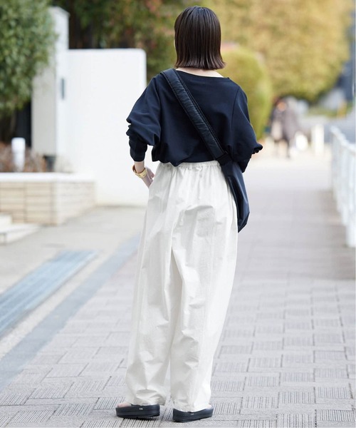 SLOBE IENA(スローブイエナ)の「《追加》ボリュームギャザーイージーパンツ(その他パンツ・レディース・ホワイト/ブラック/ベージュ・38/36)」の14枚目の写真