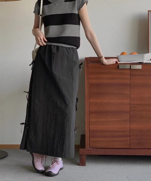 leune(ルネ)の「サイドリボンロングスカート(スカート・レディース・オフホワイト/ブラック・FREE)」の12枚目の写真