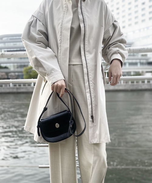 Reurie'（レウリィ）の「【ZOZO限定】ラウンドミニショルダーバッグ／round mini shoulder bag ミニバッグ 小さめ ポーチ 斜め掛け 肩掛け レザー フェイクレザー 合皮 カジュアル シンプル ガーリー 韓国 黒 ブラック  ブラウン シルバー メタリック（ショルダーバッグ・レディース・ブラウン/ブラック/シルバー・FREE）」の17枚目の写真