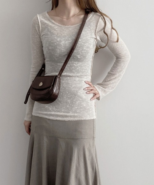 Reurie'（レウリィ）の「【ZOZO限定】ラウンドミニショルダーバッグ／round mini shoulder bag ミニバッグ 小さめ ポーチ 斜め掛け 肩掛け レザー フェイクレザー 合皮 カジュアル シンプル ガーリー 韓国 黒 ブラック  ブラウン シルバー メタリック（ショルダーバッグ・レディース・ブラウン/ブラック/シルバー・FREE）」の10枚目の写真