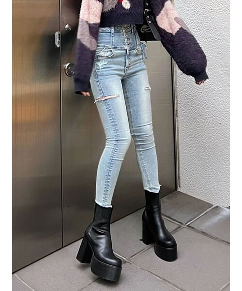 EMODA(エモダ)の「アシンメトリーレースアップハイウエストパギンス(デニムパンツ・レディース・ライトブルー/ブラック・SMALL/MEDIUM/X-SMALL)」の18枚目の写真