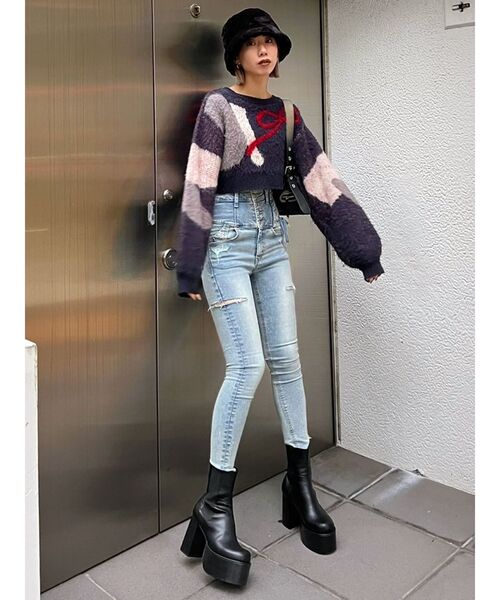 EMODA(エモダ)の「アシンメトリーレースアップハイウエストパギンス(デニムパンツ・レディース・ライトブルー/ブラック・SMALL/MEDIUM/X-SMALL)」の17枚目の写真