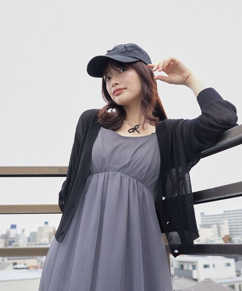 MAJESTIC LEGON（マジェスティックレゴン）の「ビジュー釦シアーニットカーデ（カーディガン/ボレロ・レディース・ブルー/オフホワイト/ブラック/ピンク・MEDIUM）」の3枚目の写真