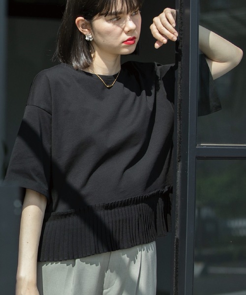 OPAQUE.CLIP(オペークドットクリップ)の「◆プリーツデザインドッキングトップス【洗濯機洗い可】(Tシャツ/カットソー・レディース・ブラック/ホワイト/ネイビー・36/38/40/42)」の1枚目の写真