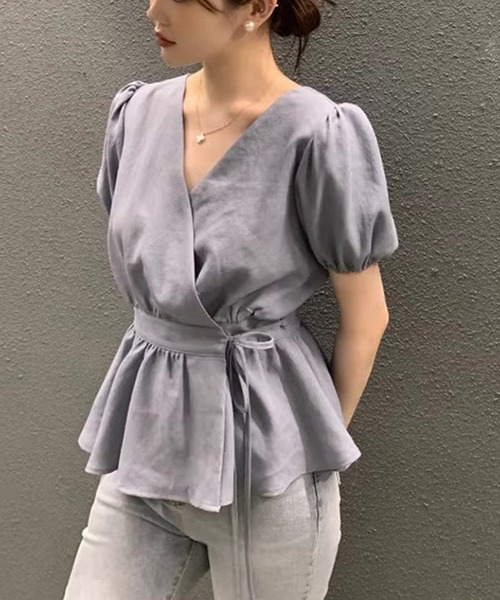 gossip！ロサンゼルス（ゴシップロサンゼルス）の「Vネックサイドリボンパフスリーブブラウス（シャツ/ブラウス・レディース・ブラウン/オフホワイト/ブルー・FREE）」の3枚目の写真