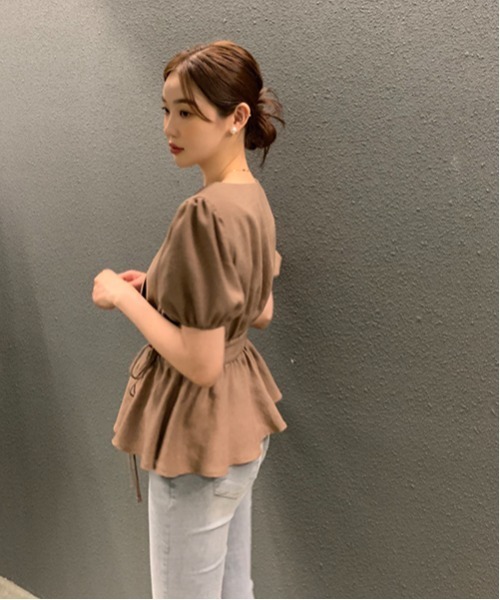 gossip！ロサンゼルス（ゴシップロサンゼルス）の「Vネックサイドリボンパフスリーブブラウス（シャツ/ブラウス・レディース・ブラウン/オフホワイト/ブルー・FREE）」の8枚目の写真