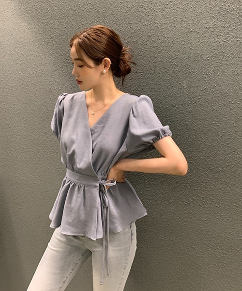 gossip！ロサンゼルス（ゴシップロサンゼルス）の「Vネックサイドリボンパフスリーブブラウス（シャツ/ブラウス・レディース・ブラウン/オフホワイト/ブルー・FREE）」の21枚目の写真