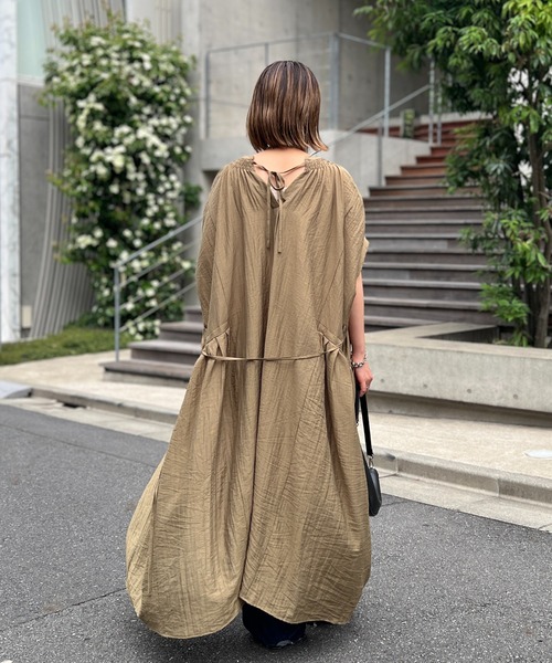 アンディコール　タックロングワンピース　大人可愛い　Vネック　グリーン　Fサイズ アンディコール タックロングワンピース 大人可愛い Vネック