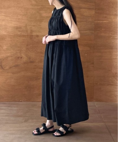 sorule（ソルレ）の「ショルダーリボンシャーリングワンピース（ワンピース・レディース・ブラック/アイボリー・FREE）」の4枚目の写真