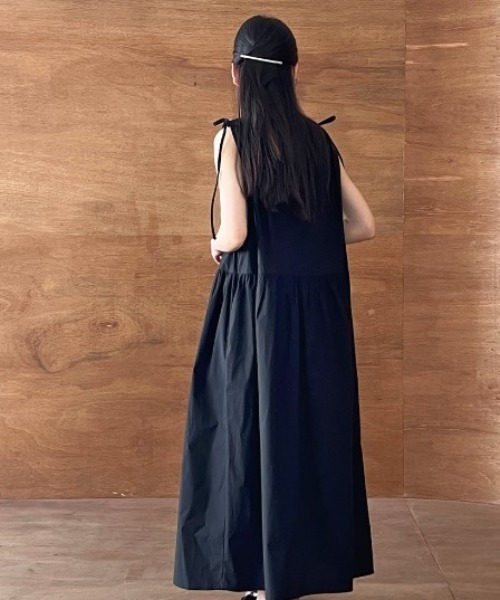 sorule（ソルレ）の「ショルダーリボンシャーリングワンピース（ワンピース・レディース・ブラック/アイボリー・FREE）」の7枚目の写真