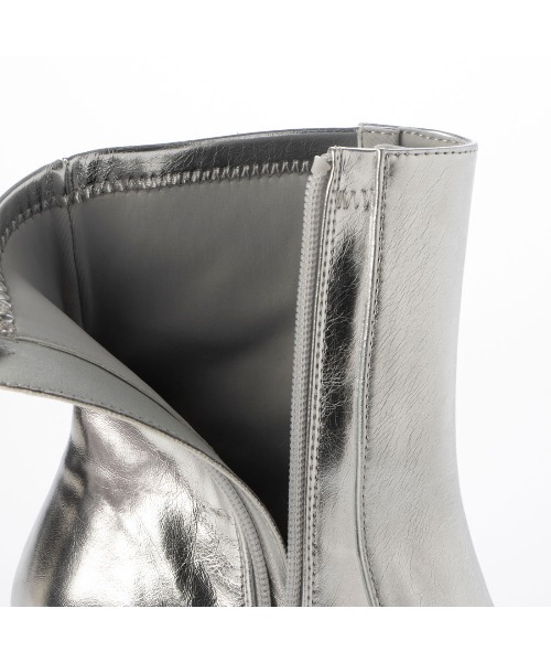 EVOL（イーボル）の「【EVOL】スクエア4.5cmヒールショートブーツ IX5500（ブーツ・レディース・シルバー/ブラウン/ブラック・LL/S/M/L）」の6枚目の写真