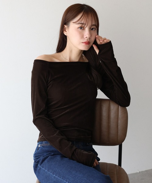 BLUEEAST(ブルーイースト)の「ベロアオフショルTシャツ(Tシャツ/カットソー・レディース・アイボリー/ブラック/ネイビー/モカ/ブラウン・MEDIUM)」の3枚目の写真