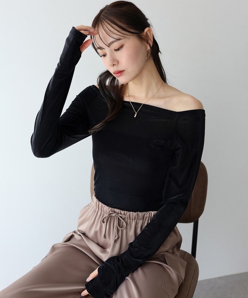 BLUEEAST(ブルーイースト)の「ベロアオフショルTシャツ(Tシャツ/カットソー・レディース・アイボリー/ブラック/ネイビー/モカ/ブラウン・MEDIUM)」の2枚目の写真