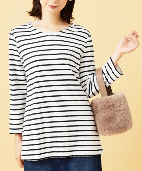 BELLUNA PLUS(ベルーナ)の「柔らかポンチ素材ボーダープルオーバー(Tシャツ/カットソー・レディース・モカ/イエロー系/ホワイト×ブラック/ネイビー系/ホワイト×ブルー/ホワイト×ネイビー・MEDIUM/LARGE/X-LARGE)」の4枚目の写真