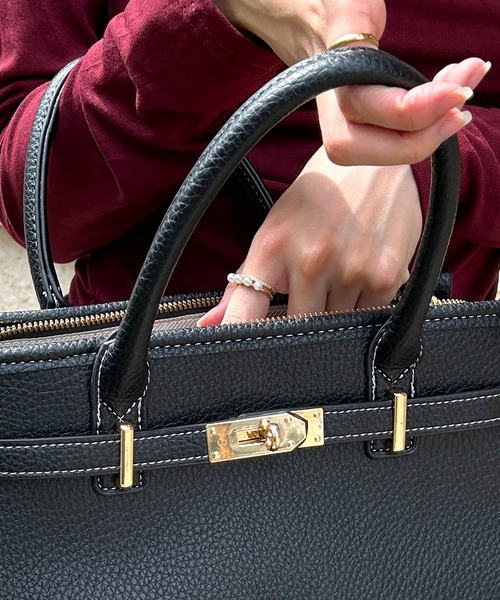 Julia Boutique(ジュリアブティック)の「ベルトデザインハンドバッグ/24633(ハンドバッグ・レディース・ベージュ/ブラック・ONE)」の4枚目の写真