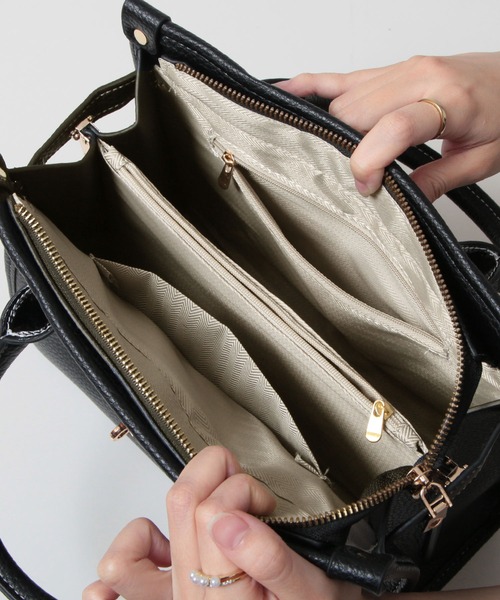 Julia Boutique(ジュリアブティック)の「ベルトデザインハンドバッグ/24633(ハンドバッグ・レディース・ベージュ/ブラック・ONE)」の16枚目の写真