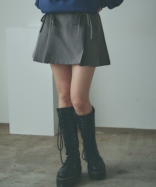 AO2（アオズ）の「Ribbon Mini pleated Skirt / リボンデザイン プリーツミニスカート（スカート・レディース・カーキブラウン/ブラック/グレー・FREE）」の20枚目の写真