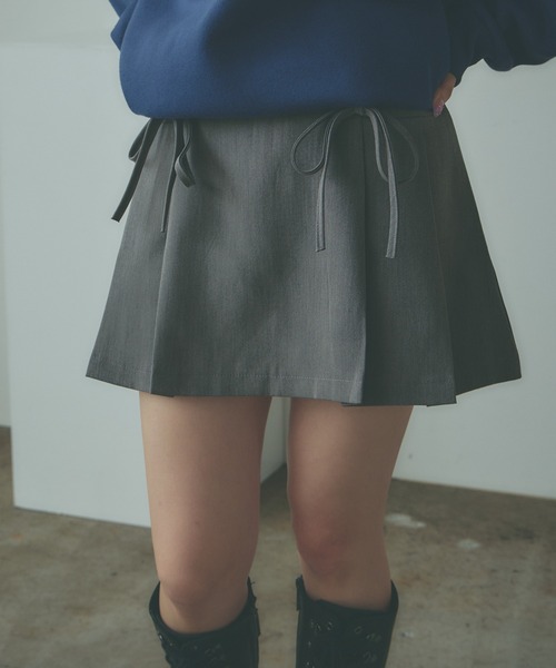 AO2（アオズ）の「Ribbon Mini pleated Skirt / リボンデザイン プリーツミニスカート（スカート・レディース・カーキブラウン/ブラック/グレー・FREE）」の17枚目の写真