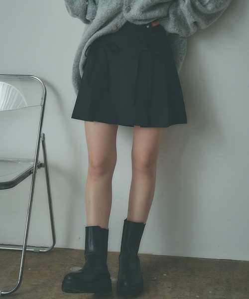 AO2（アオズ）の「Ribbon Mini pleated Skirt / リボンデザイン プリーツミニスカート（スカート・レディース・カーキブラウン/ブラック/グレー・FREE）」の13枚目の写真
