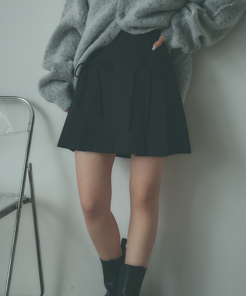 AO2（アオズ）の「Ribbon Mini pleated Skirt / リボンデザイン プリーツミニスカート（スカート・レディース・カーキブラウン/ブラック/グレー・FREE）」の11枚目の写真