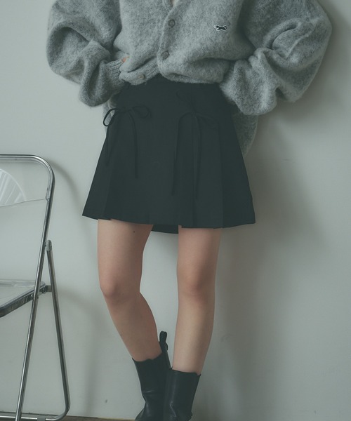 AO2（アオズ）の「Ribbon Mini pleated Skirt / リボンデザイン プリーツミニスカート（スカート・レディース・カーキブラウン/ブラック/グレー・FREE）」の12枚目の写真