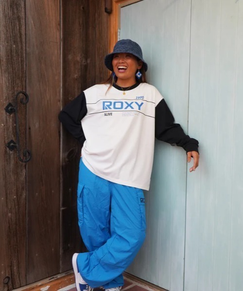ROXY(ロキシー)の「BIG DEAL L/S TEE/ロキシーロゴオーバーサイズシルエット長袖ロンT(Tシャツ/カットソー・レディース・ブラック/ホワイト・LARGE/MEDIUM/SMALL)」の11枚目の写真