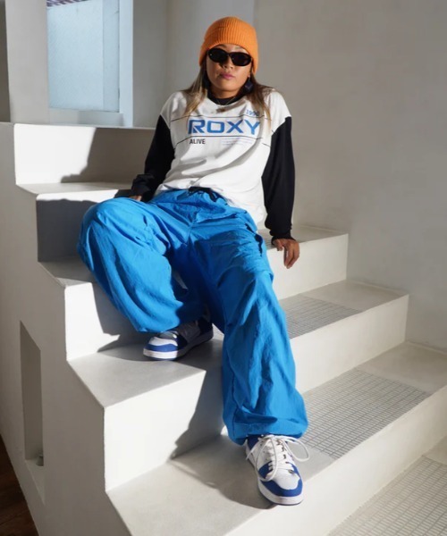 ROXY(ロキシー)の「BIG DEAL L/S TEE/ロキシーロゴオーバーサイズシルエット長袖ロンT(Tシャツ/カットソー・レディース・ブラック/ホワイト・LARGE/MEDIUM/SMALL)」の10枚目の写真